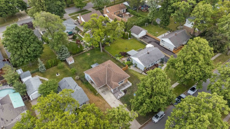 1272 Coral Way, Sarnia, Ontario, Canada