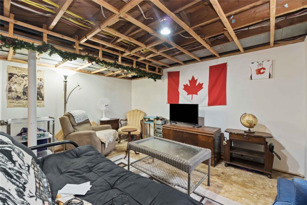 1272 CORAL Way, Sarnia, Ontario, Canada
