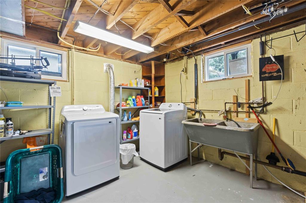 1272 CORAL Way, Sarnia, Ontario, Canada