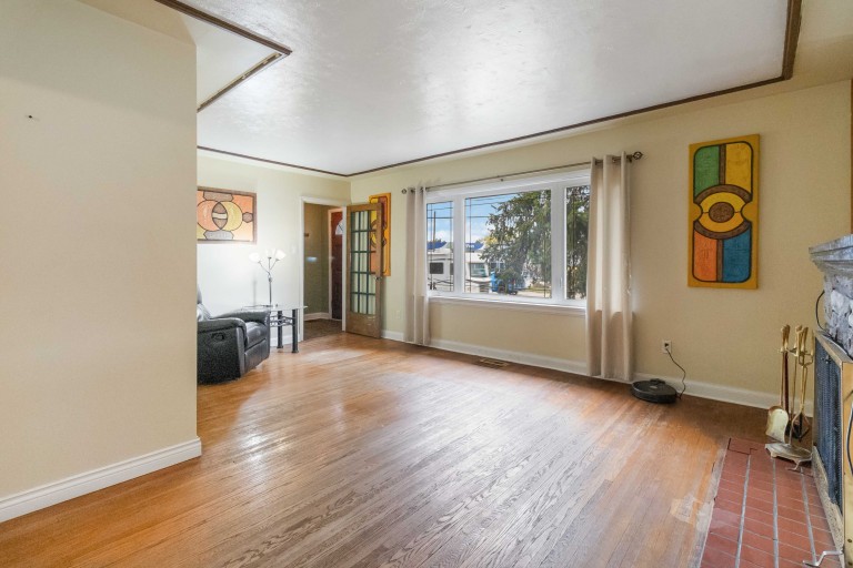 1024 Hamilton Road, London, Ontario, Canada