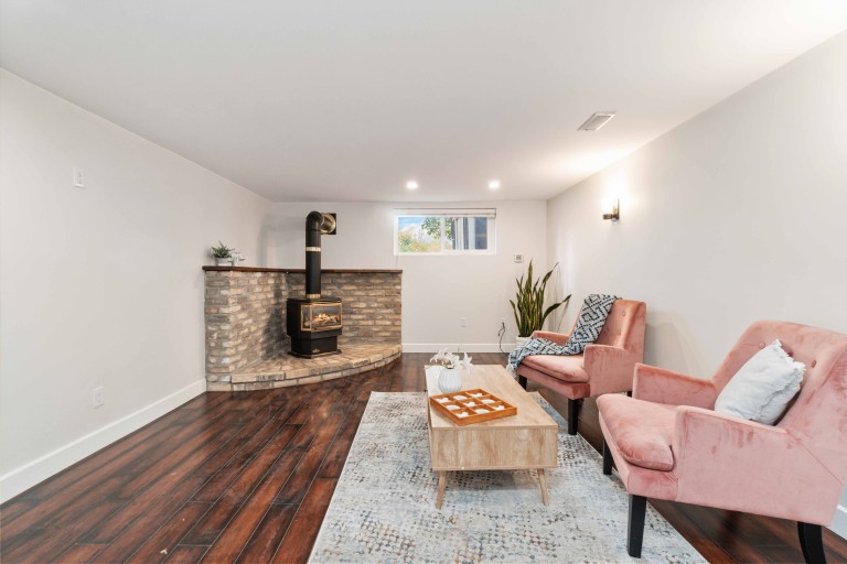 4049 Charlie Street, Petrolia, Ontario, Canada