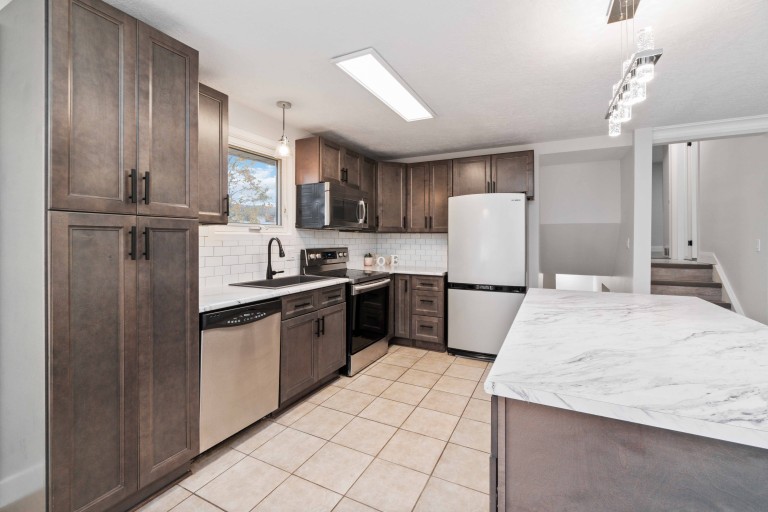 4049 Charlie Street, Petrolia, Ontario, Canada