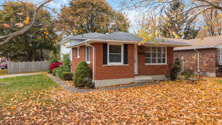 4049 Charlie Street, Petrolia, Ontario, Canada