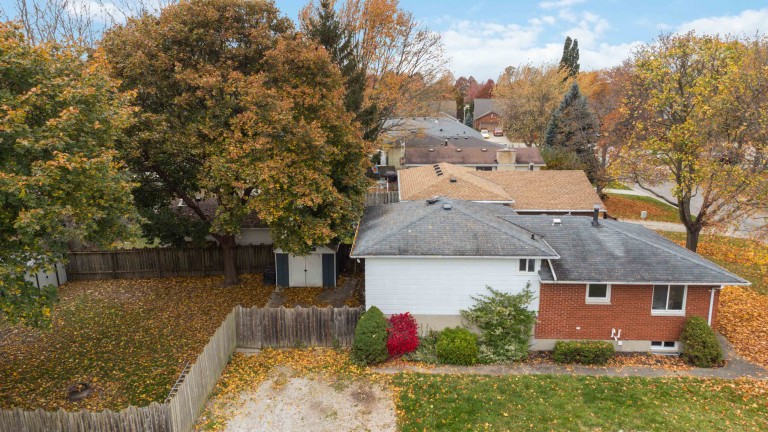 4049 Charlie Street, Petrolia, Ontario, Canada