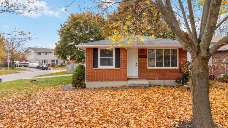 4049 Charlie Street, Petrolia, Ontario, Canada