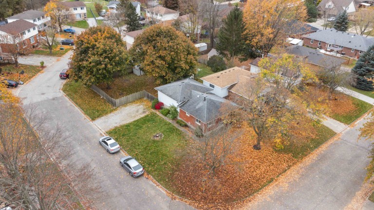 4049 Charlie Street, Petrolia, Ontario, Canada