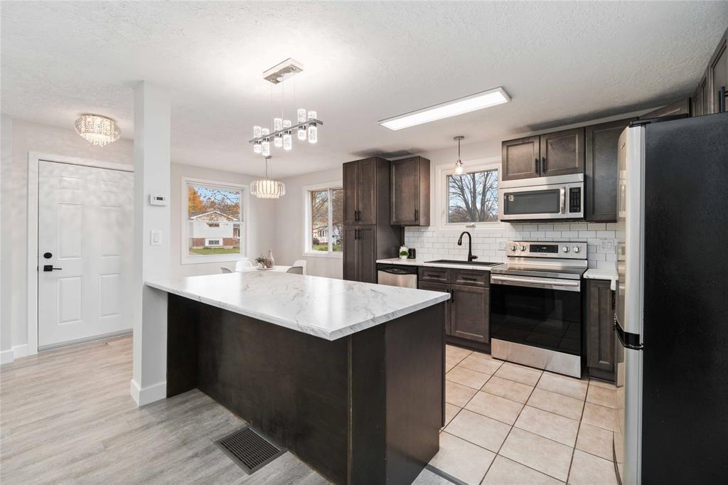 4049 CHARLIE Street, Petrolia, Ontario, Canada