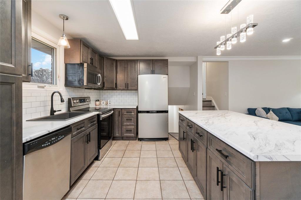 4049 CHARLIE Street, Petrolia, Ontario, Canada