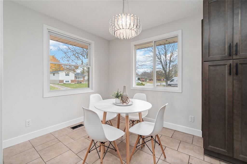 4049 CHARLIE Street, Petrolia, Ontario, Canada