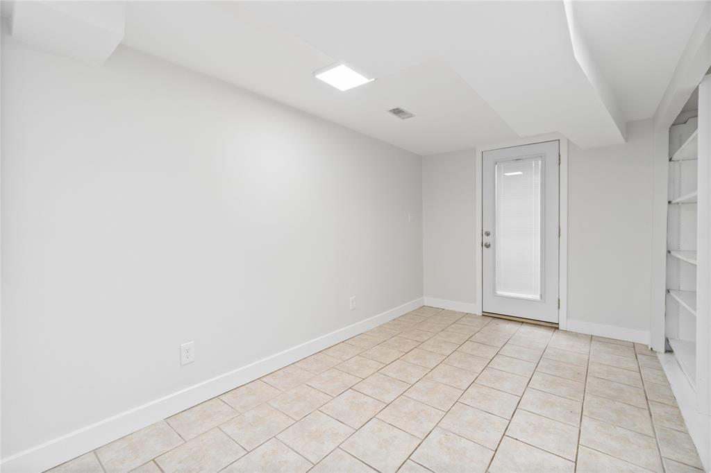 4049 CHARLIE Street, Petrolia, Ontario, Canada