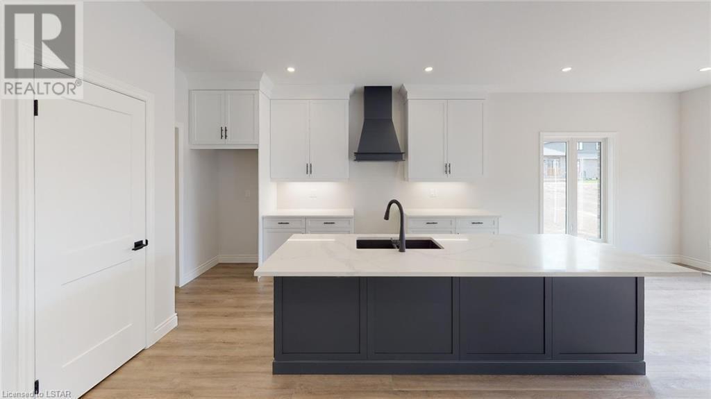 486 JULIANNA Court, Plympton-Wyoming, Ontario, Canada photo 4