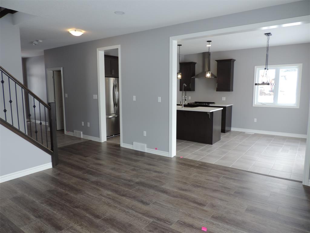 481 JULIANNA Court, Plympton-Wyoming, Ontario, Canada photo 3