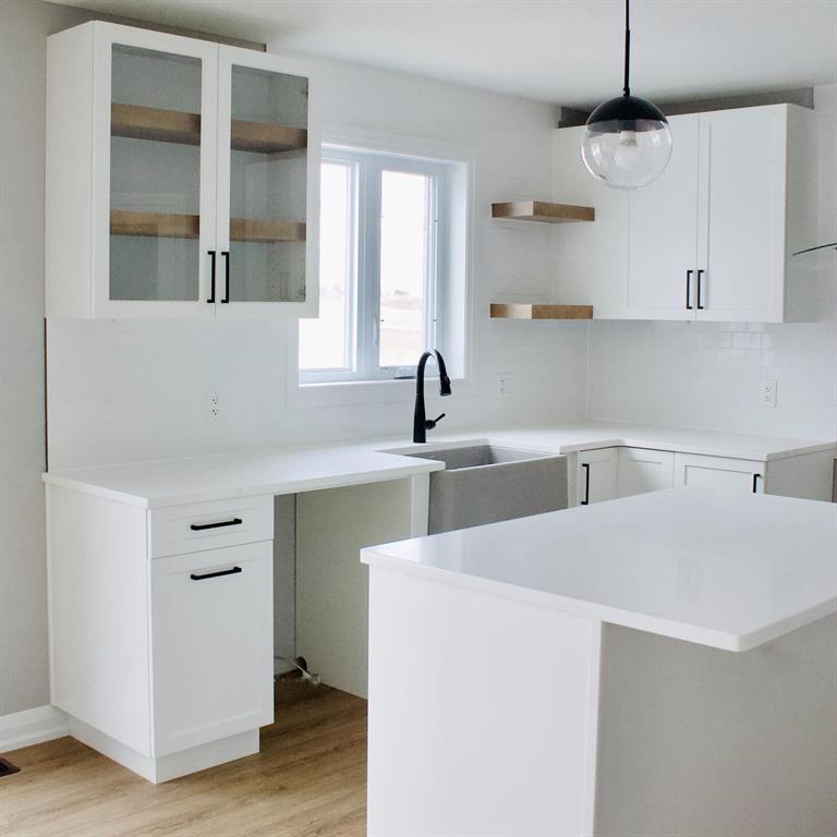 478 HURON Street, Plympton-Wyoming, Ontario, Canada photo 3