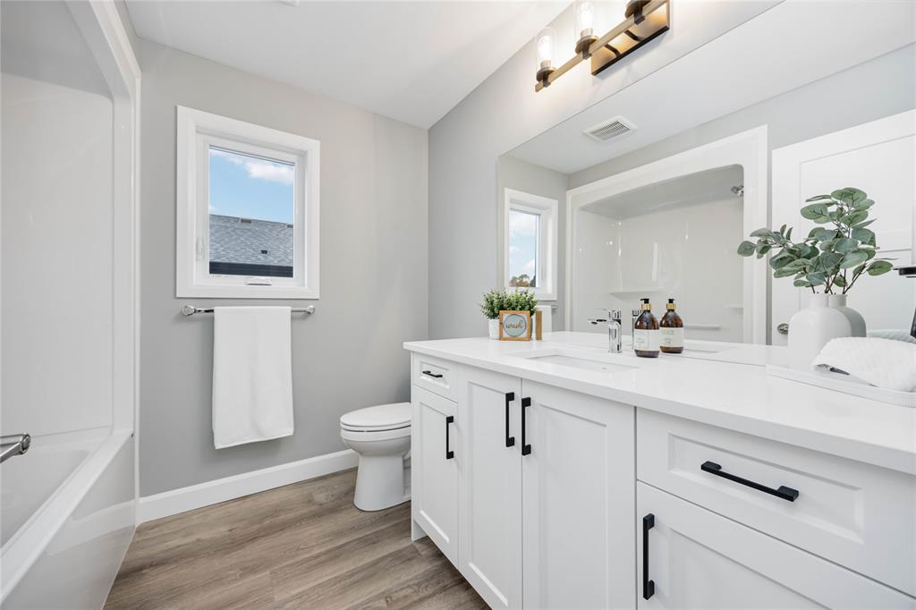 668 KETTER Way, Plympton-Wyoming, Ontario, Canada