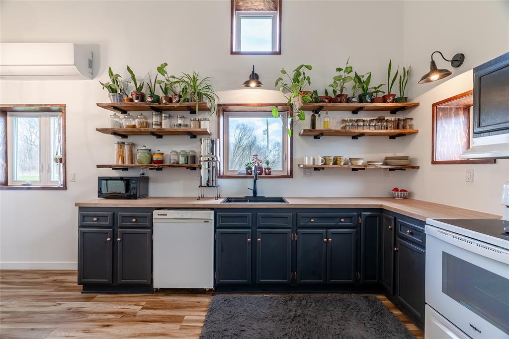 1357 SMITHFALLS Road, Dawn-Euphemia, Ontario, Canada photo 14