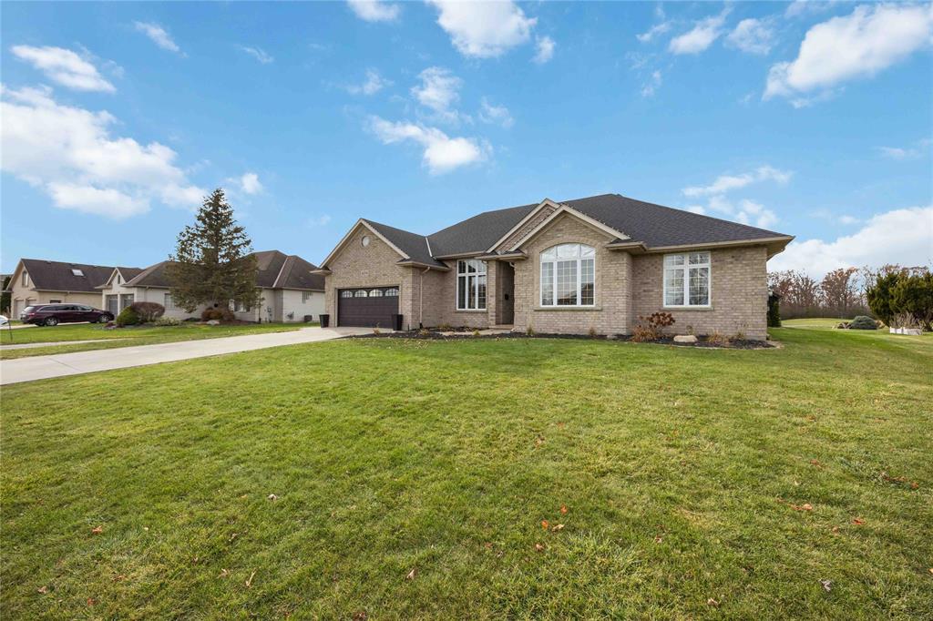 4294 GARDEN Crescent, Petrolia, Ontario, Canada photo 3