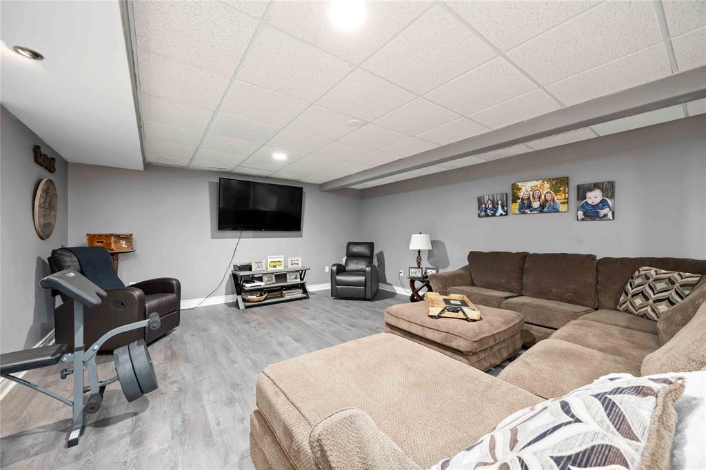 4294 GARDEN Crescent, Petrolia, Ontario, Canada photo 19