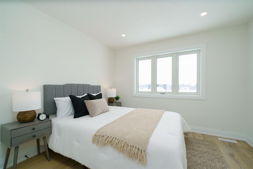 486 JULIANNA Court, Plympton-Wyoming, Ontario, Canada photo 19