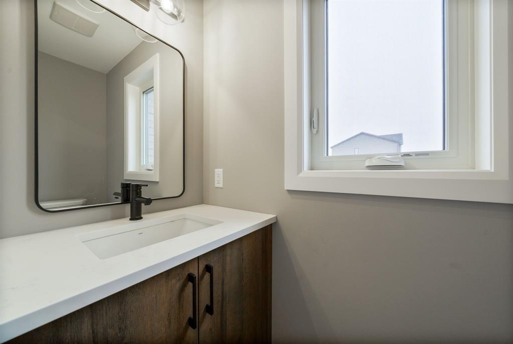 638 KETTER Way, Plympton-Wyoming, Ontario, Canada photo 4