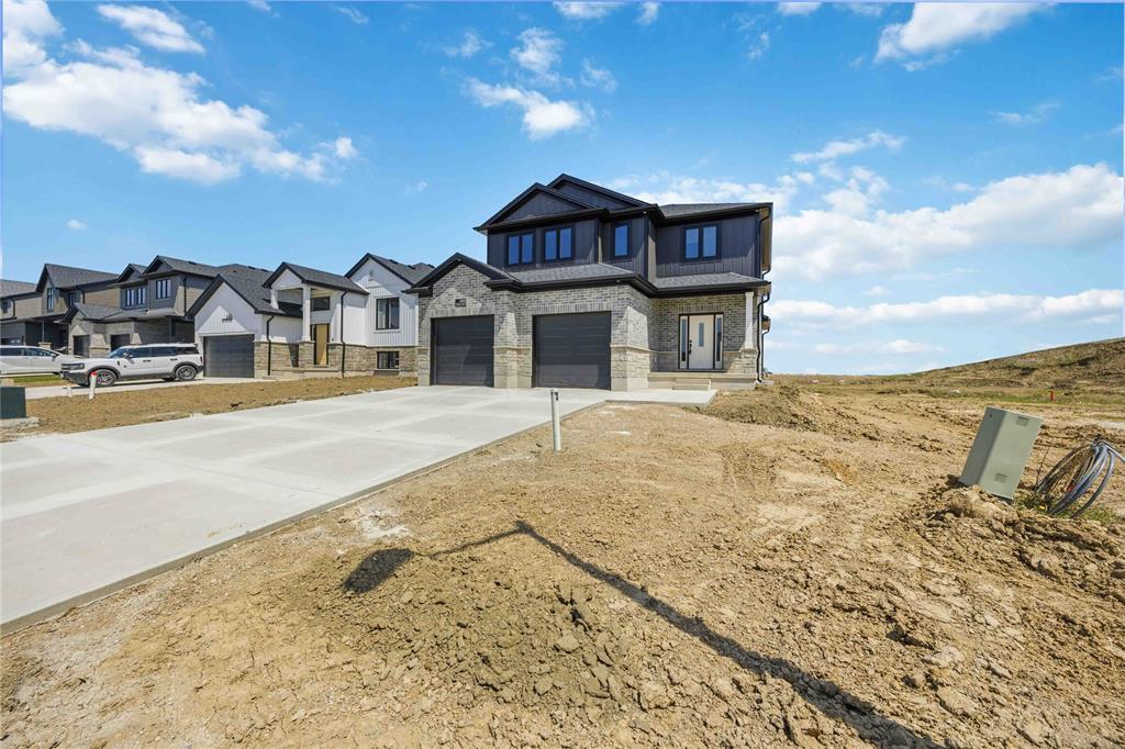 644 KETTER Way, Plympton-Wyoming, Ontario, Canada photo 3