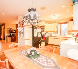 89 VICTORIA ST, Lambton Shores, Ontario, Canada photo 6