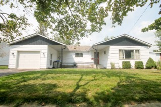 98 BROADWAY ST, Lambton Shores, Ontario, Canada