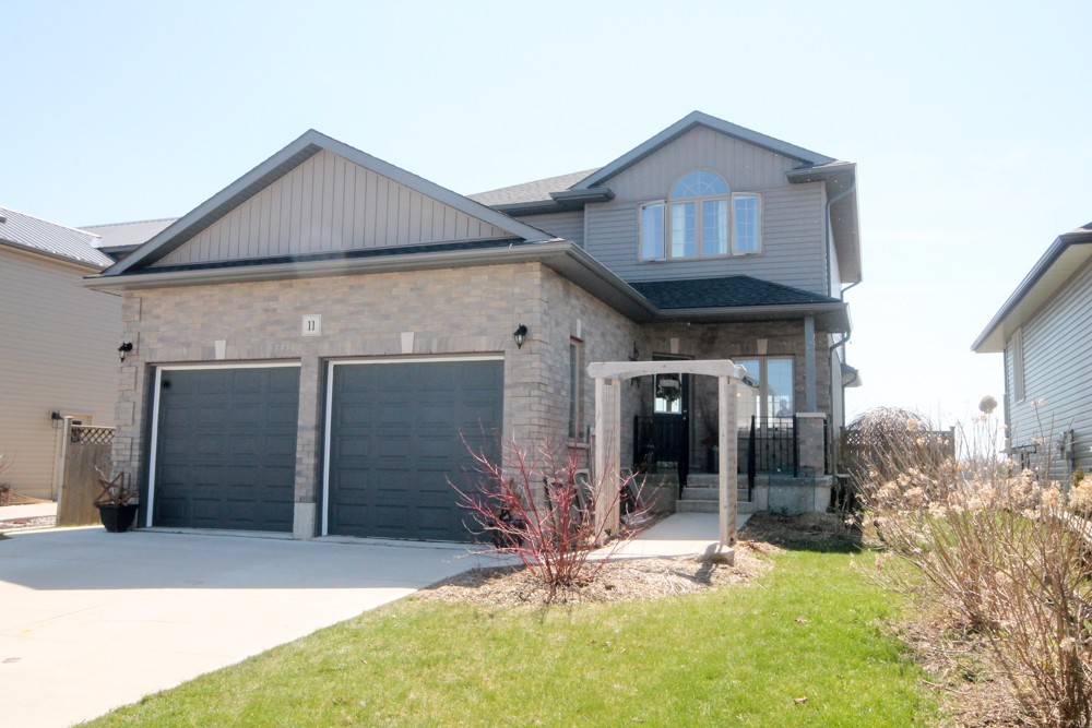 11 HAMILTON ST, North Middlesex, Ontario, Canada