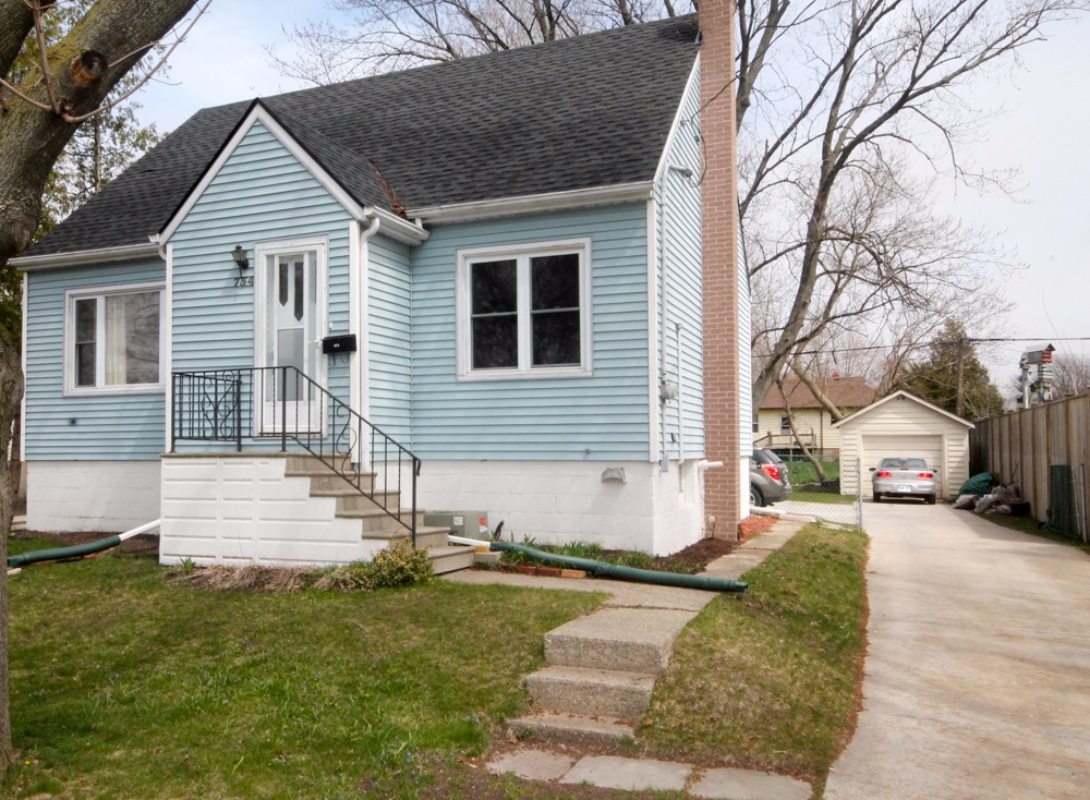 754 MURPHY RD, Sarnia, Ontario, Canada