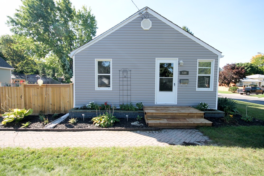 689 CHARLESWORTH DR, Sarnia, Ontario, Canada