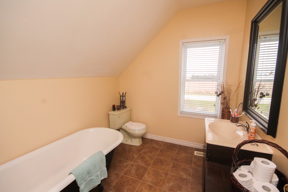 5773 WANSTEAD RD, Plympton-Wyoming, Ontario, Canada photo 7