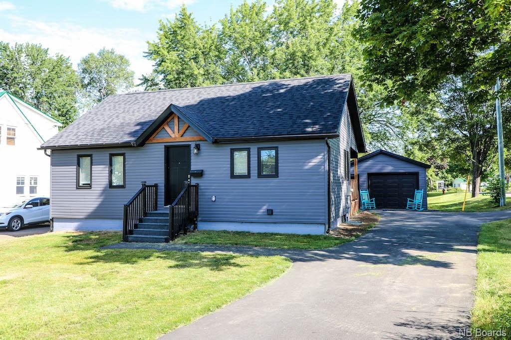 233 Greenwood Drive, Fredericton New Brunswick, Canada