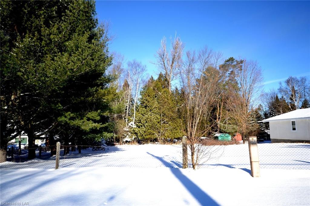- KASHAGAWIGAMOG LAKE Road, Minden Hills Ontario, Canada