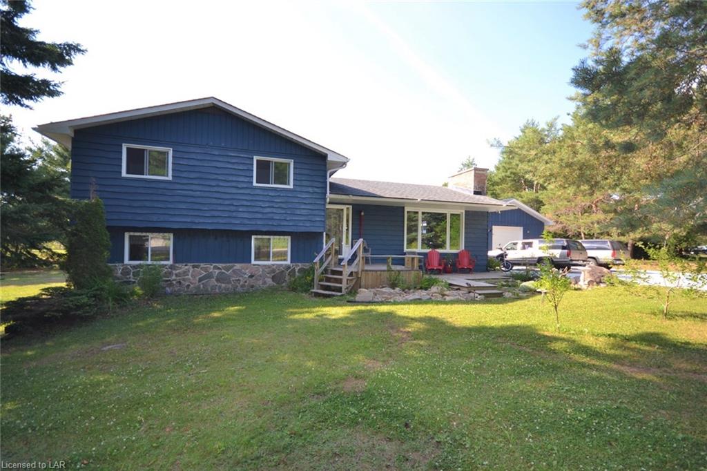 2103 KENNISIS LAKE Road, Haliburton Ontario, Canada