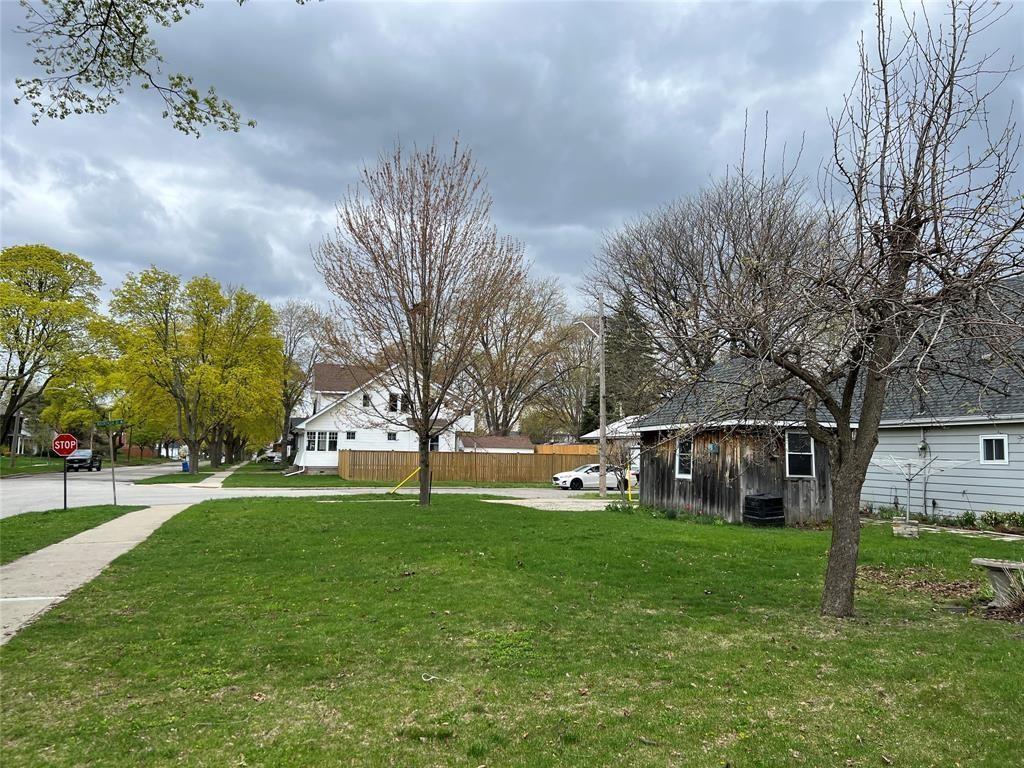 260 MACKENZIE Street, Sarnia, Ontario, Canada photo 3