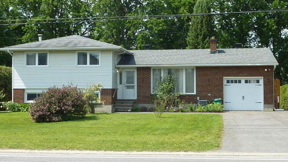 3318 SHEA ROAD, Ottawa Ontario, K0A2Z0 - $698,000